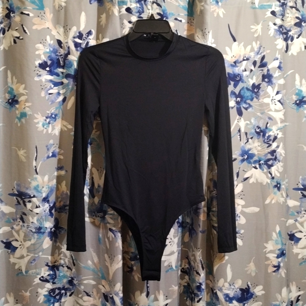 Free if bundle💗$4 NWOT women's size small top